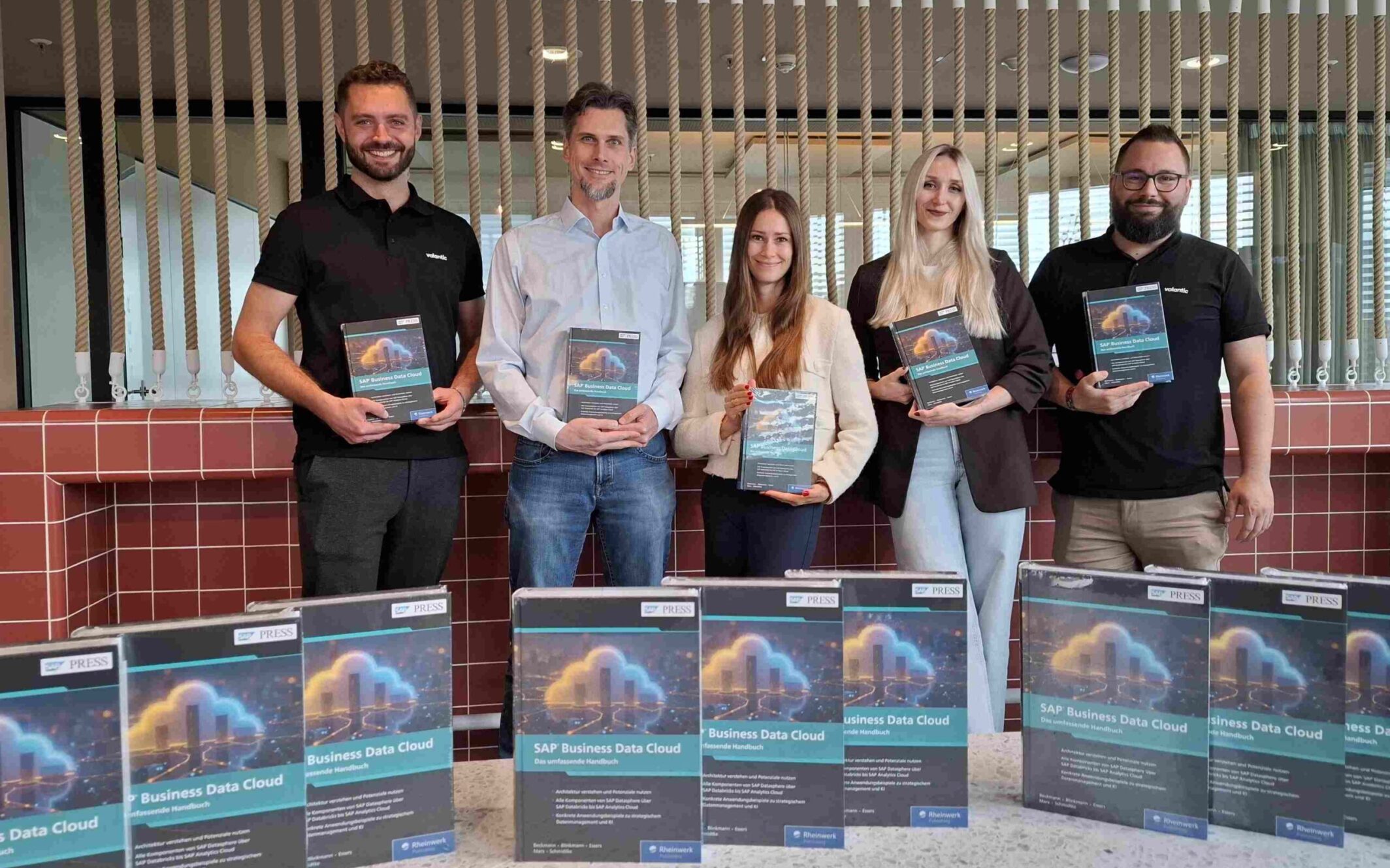 Das Autorenteam von valantic mit ihrem SAP BDC Handbuch