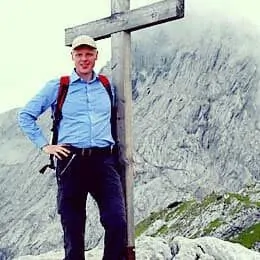 Über uns - Team - Bild von Christoph Resch, Managing Director bei valantic beim Klettern