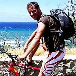 Über uns - Team - Bild von Christian Zemp, Senior Application Consultant bei valantic, beim Fahrrad fahren am Meer