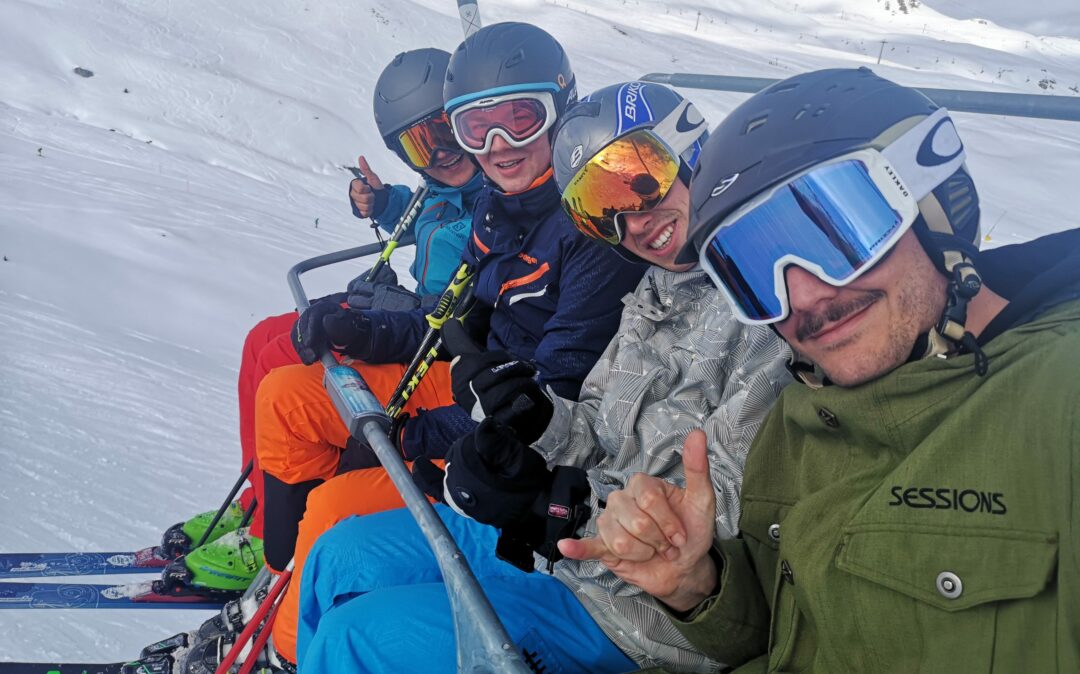 Picture of valantic employees on the ski lift