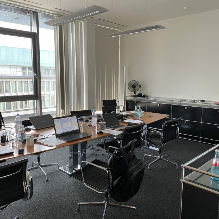 Bild eines Konferenzraums, valantic Niederlassung Frankfurt am Main