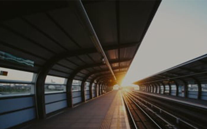 Bild eines Bahnsteigs bei aufgehender Sonne, valantic Case Study Siemens AG