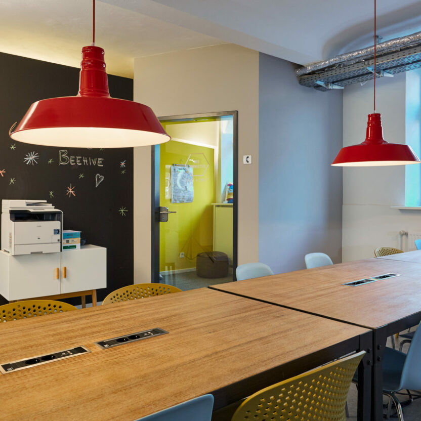 Image of the Co-working space BEEHIVE, working place of the netz98 - a valantic company employees in Hamburg, common room
