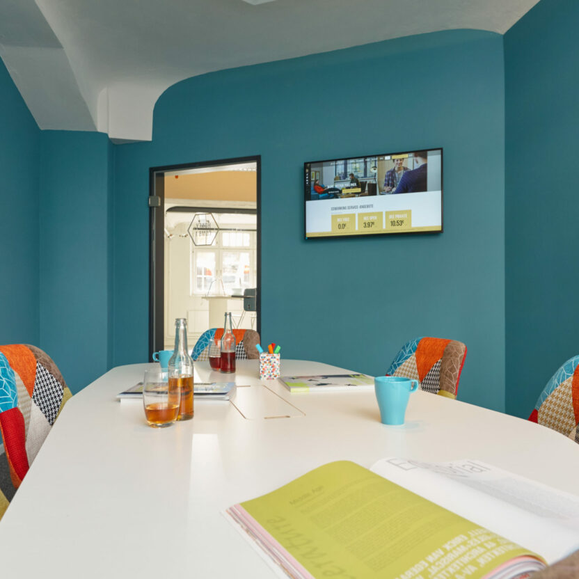 Image of a Meetingroom, Co-working space BEEHIVE at netz98 - a valantic company in Hamburg, meeting room