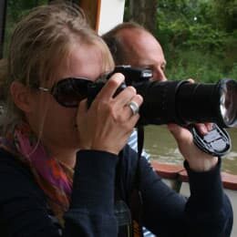 About us - Team - Image of Anne Wiegert, Managerin Marketing & Kommunikation SCE valantic, beim Fotografieren