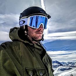 Bild von Riccardo Russo, Senior Application Consultant bei valantic, beim Ski fahren
