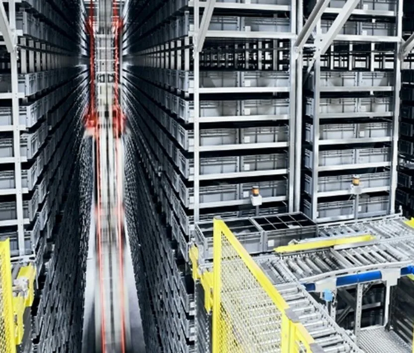 Bild von einem Lager, Intralogistik Zusammenarbeit von valantic und ubh