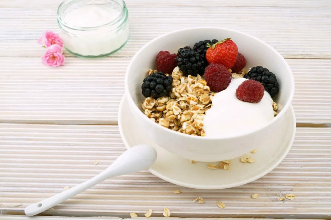Picture of a fruit muesli with fruit in a bowl - Emmi Success Story - MicroStrategy