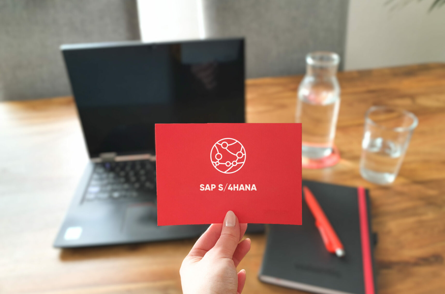 Bild von einer Postkarte mit der Aufschrift SAP S/4HANA, SAP Karriere bei valantic