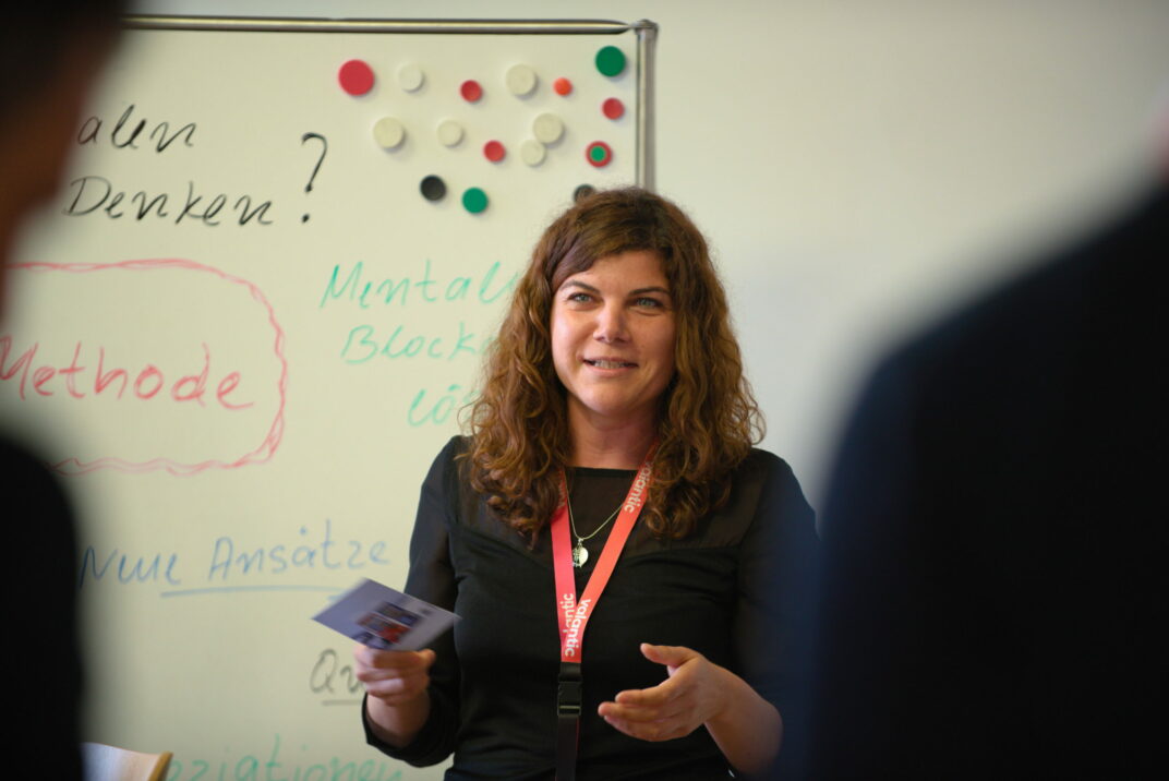 Bild einer Referentin des CX Insight Workshops von valantic, User Centered Approach