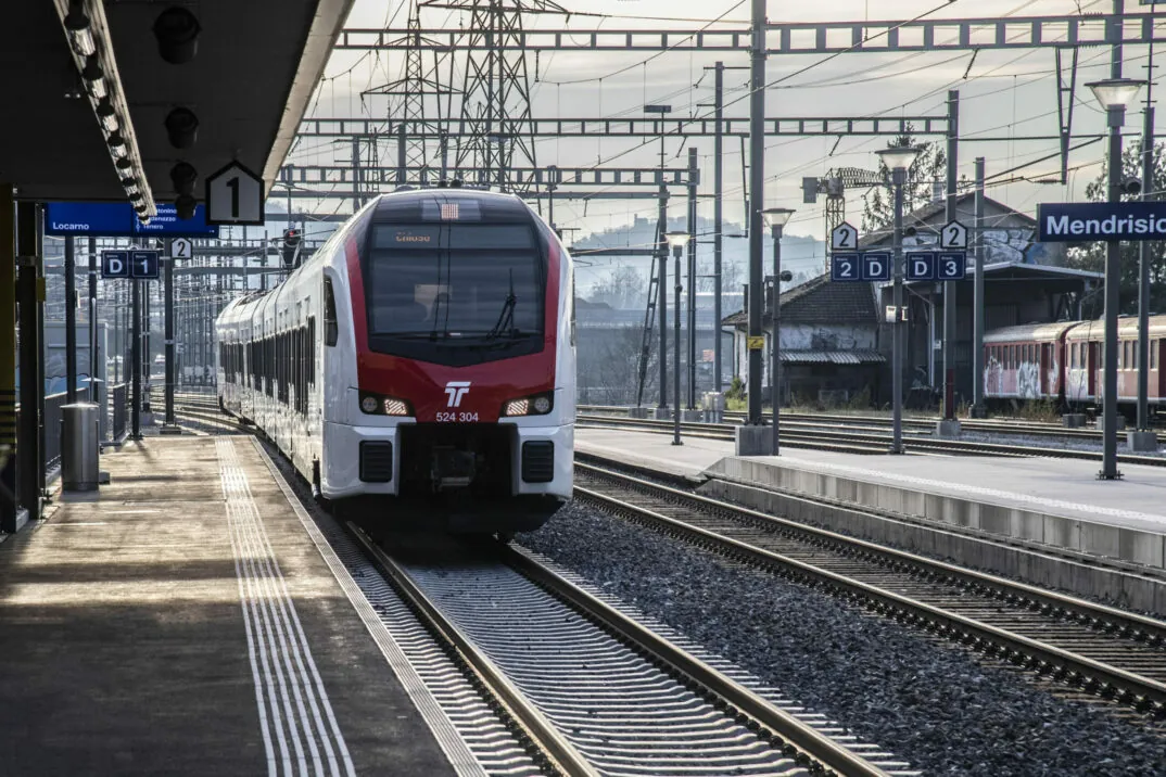 Schienensystem mit einer Lokomotive der SBB | Success Story SBB: Unternehmensplanung mit Anaplan