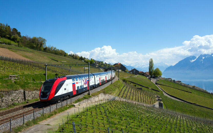 SBB train on its journey through the Swiss mountains | Success Story SBB: Corporate Planning with Anaplan