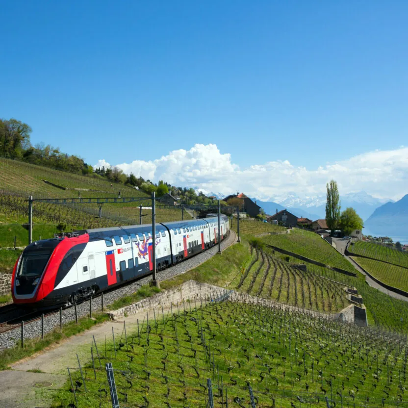 SBB train on its journey through the Swiss mountains | Success Story SBB: Corporate Planning with Anaplan