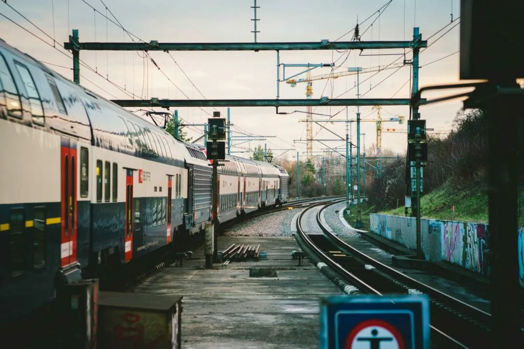 Swiss Federal Railways train leaving the station | Success Story SBB: Corporate Planning with Anaplan