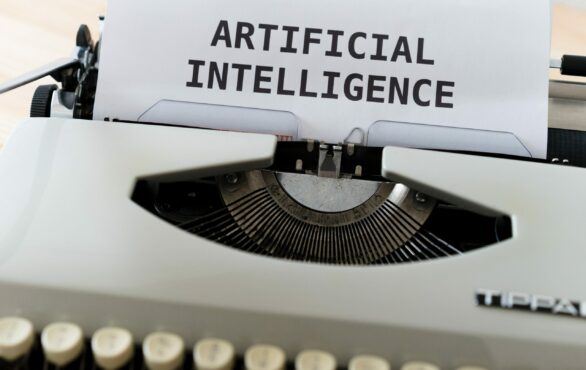 Bild von einer Schreibmaschine mit der Aufschrift Artificial Intelligence, AI, Machine Learning & RPA