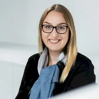 Portrait of Alina Sturm, Hiring & Recruiting Manager netz98