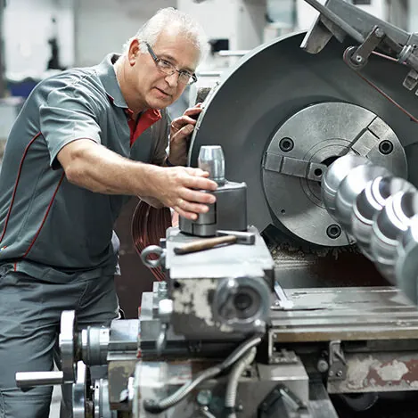 valantic optimiert SCM bei SEEPEX Mitarbeiter square