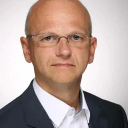 Portrait of Dirk Scheffler, CIO at STARK Deutschland