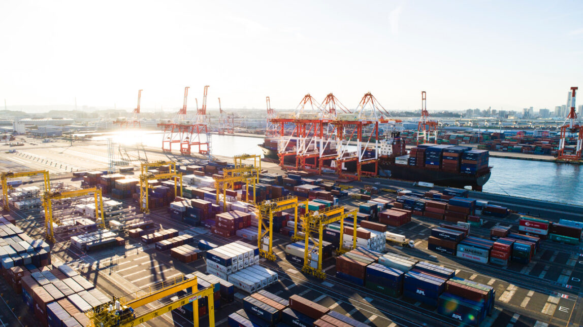 Containers in an industrial port; valantic Smart Industries & Industry 4.0