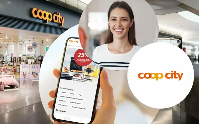Bild von einer lächelnden jungen Frau im Boutique, daneben das Coop City Logo und einem Smartphone, das die Coop City Startseite geöffnet hat | Case Study Coop City | Onlineshop, SAP Commerce