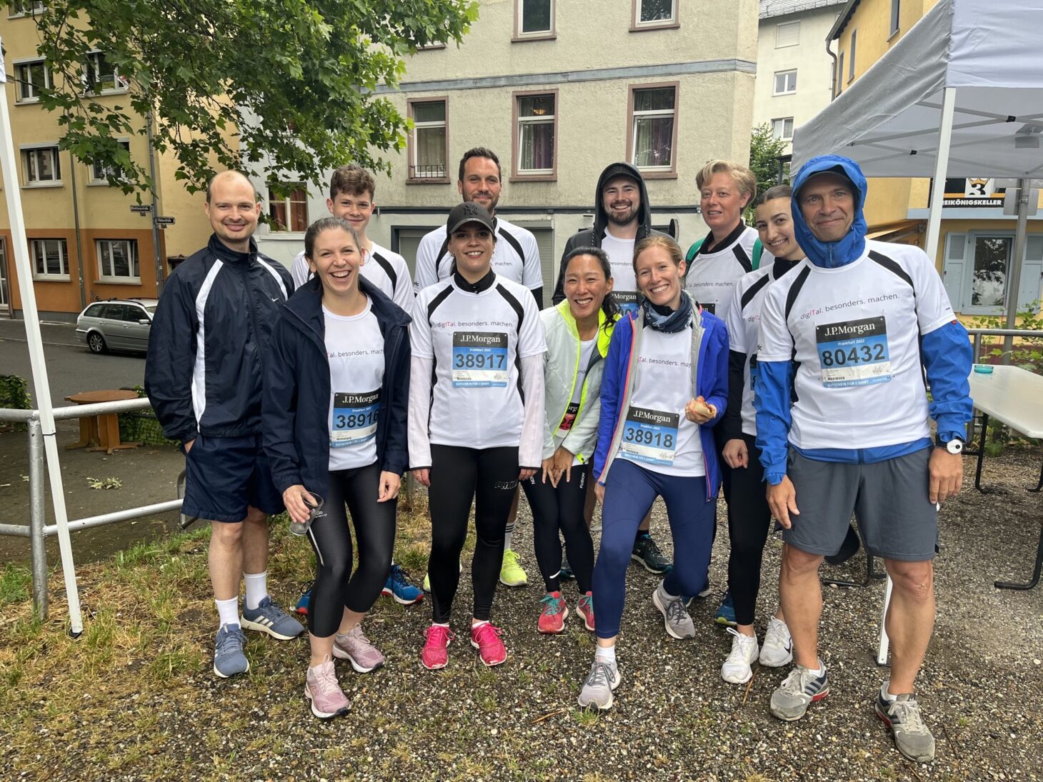 Picture of valantic employees at the J.P. Morgan run in Frankfurt, Management Consulting Career at valantic
