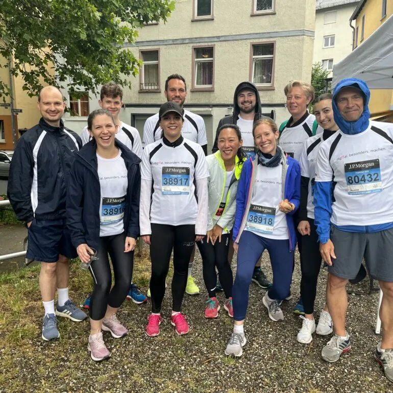 Picture of valantic employees at the J.P. Morgan run in Frankfurt, Management Consulting Career at valantic