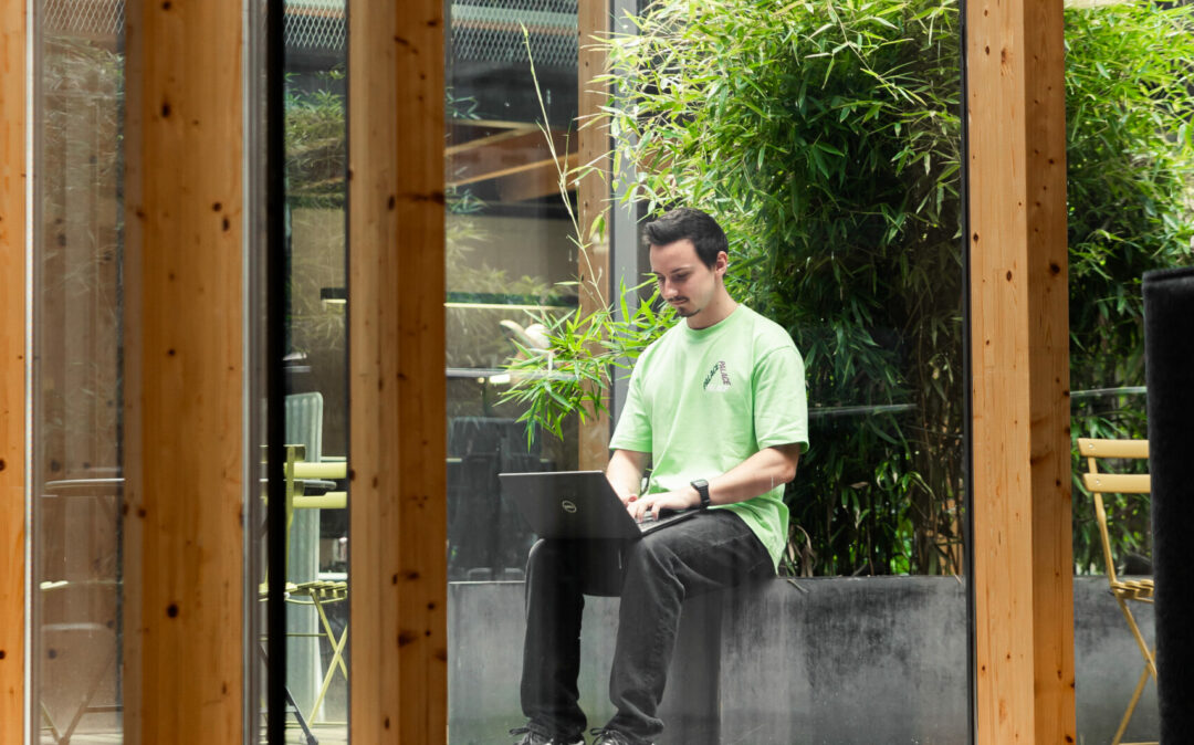 Photo of a successful valantic CX client meeting