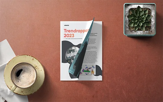 trendrapport 2022 op een tafel met koffie