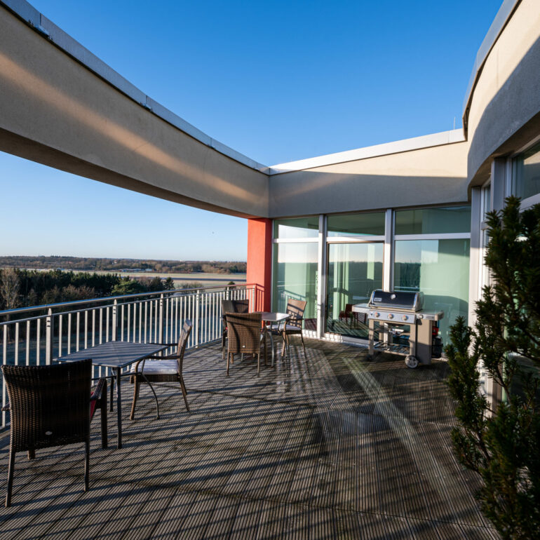 valantic Enterprise Solutions roof terrace with a grill and view of the Hamburg Airport