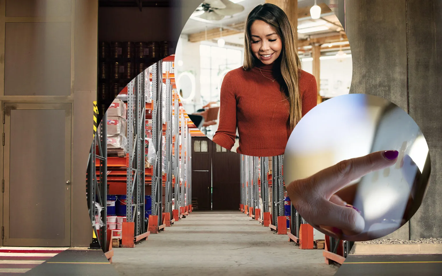 Bild einer lächelnden Frau, im Hintergrund Regale eines Baumarktes sowie die Nahaufnahme eines Tablet-Bildschirmes