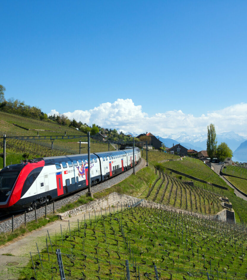 SBB train on its journey through the Swiss mountains | Success Story SBB: Corporate Planning with Anaplan