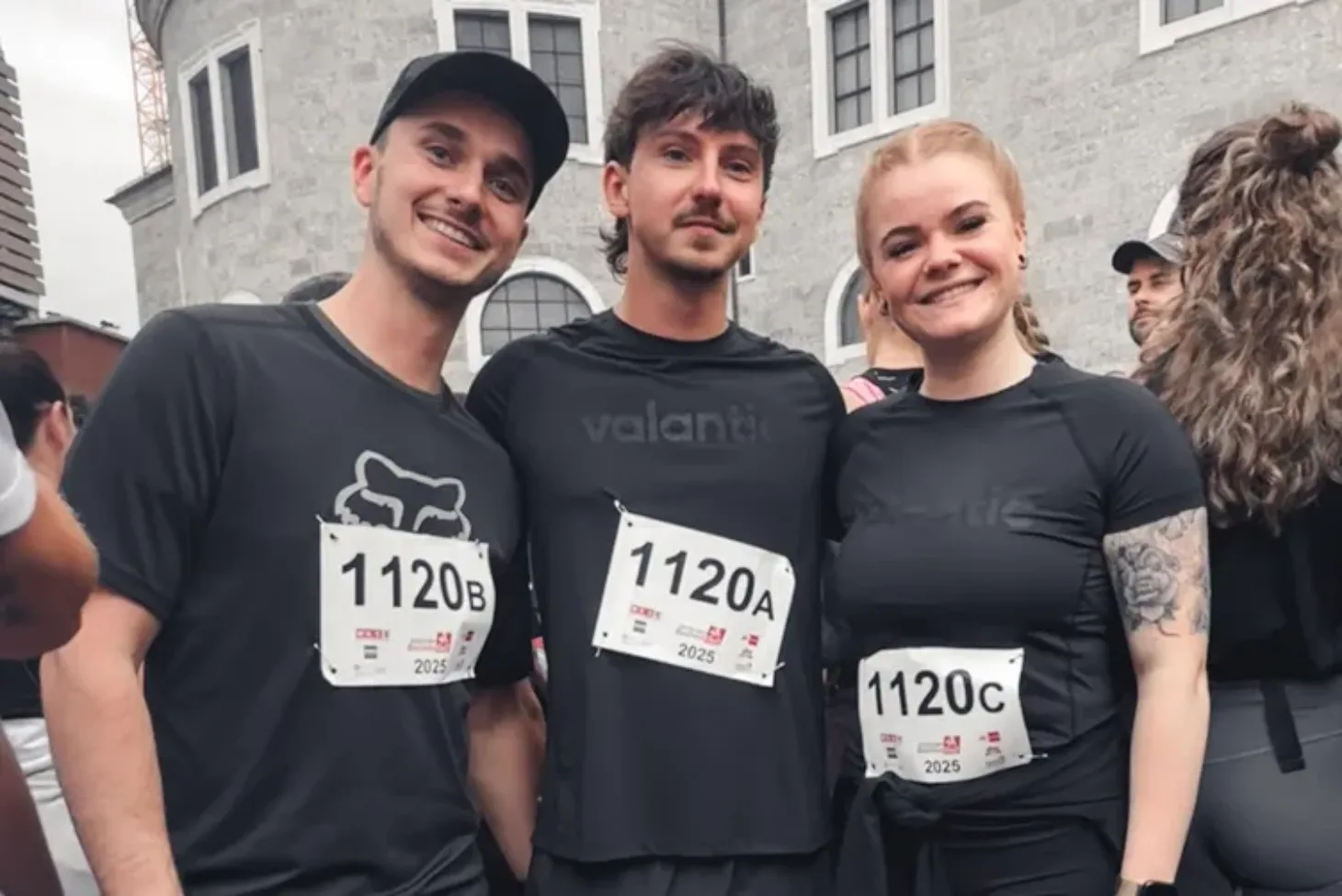 Drei valantic-Mitarbeiter kurz vor dem Start des Salzburg Businesslaufs